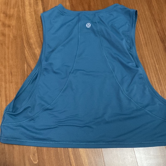 lululemon cropped tank - Picture 1 of 3